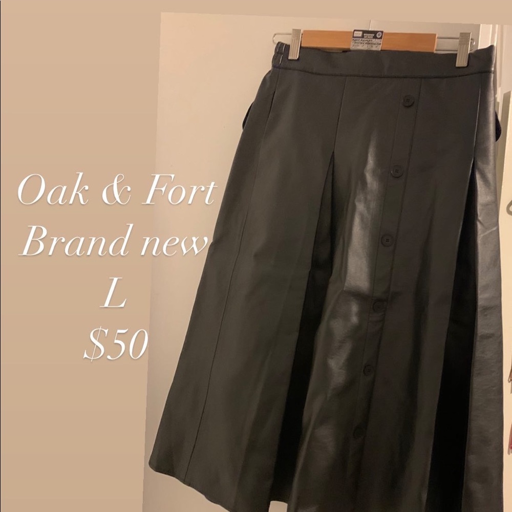 Oak and fort skirt